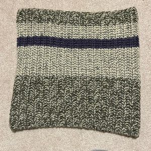 NWOT BRAND NEW Roots neck warmer - one size fits all